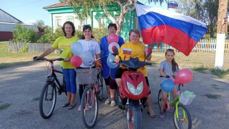  В Лысогорском районе стартовали мероприятия, посвященные Дню государственного флага 
