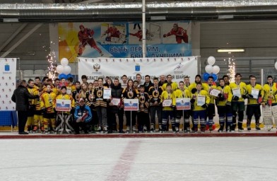
Команда Лысогорского района завоевала "бронзу" в областном турнире «Золотая шайба»
