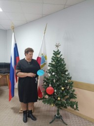 Глава Лысогорского района приняла участие в акции "Ёлка желаний"
Глава Лысогорского района приняла участие в акции "Ёлка желаний"