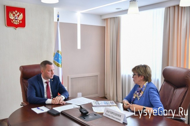 Губернатор Роман Бусаргин встретился с уполномоченной по правам ребенка Татьяной Загородней
Губернатор Роман Бусаргин встретился с уполномоченной по правам ребенка Татьяной Загородней