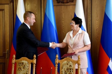 Роман Бусаргин: Саратовская область поможет Сватовскому району ЛНР наладить мирную жизнь
Роман Бусаргин: Саратовская область поможет Сватовскому району ЛНР наладить мирную жизнь