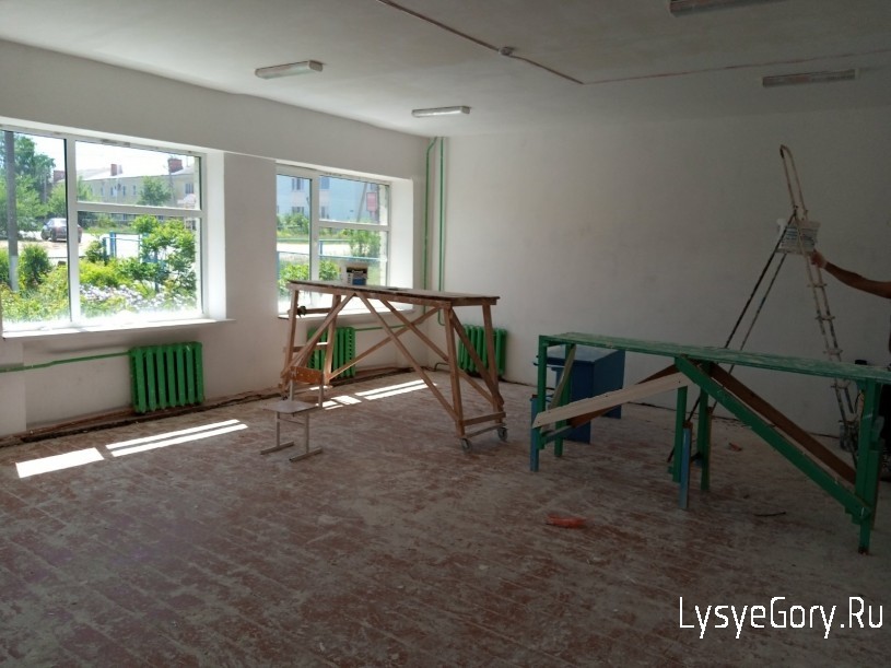 
В Лысых Горах выполняется капитальный ремонт школы №1
