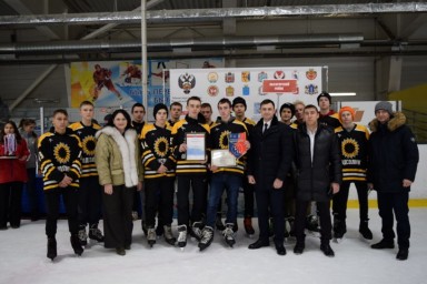 
Команда Лысогорского района заняла третье место в областном турнире "Золотая шайба"
