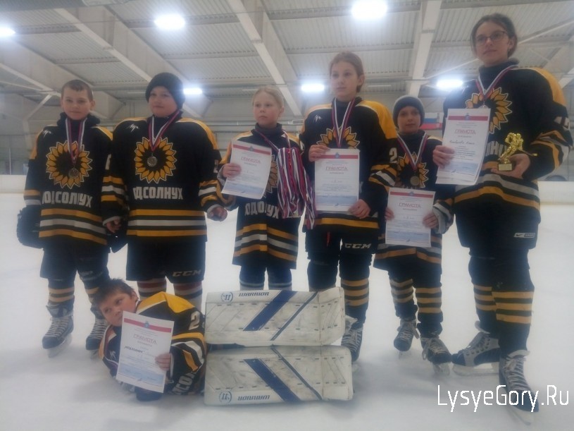 
Команда "Подсолнух" стала серебряным призером финальных соревнований "Золотая шайба"
