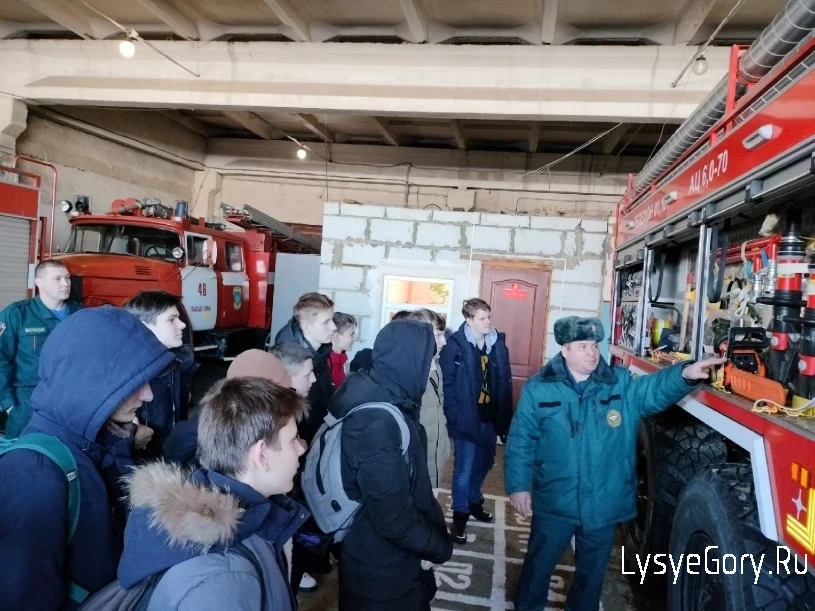 Лысогорские школьники посетили пожарно-спасательную часть
Лысогорские школьники посетили пожарно-спасательную часть