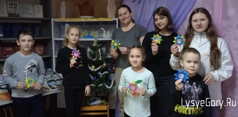 В Бахметьевской библиотеке прошёл мастер-класс "Символ Рождества"
В Бахметьевской библиотеке прошёл мастер-класс "Символ Рождества"