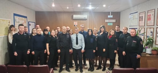 
Поздравление главы Валентины Фимушкиной с Днём сотрудника органов внутренних дел
