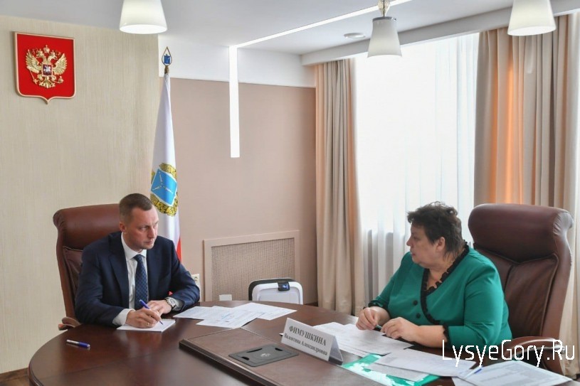 Роман Бусаргин провел рабочую встречу с главой Лысогорского района Валентиной Фимушкиной
Роман Бусаргин провел рабочую встречу с главой Лысогорского района Валентиной Фимушкиной