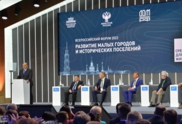 
Врио Губернатора Роман Бусаргин выступил на пленарном заседании всероссийских форумов
