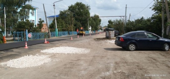 
На участке улицы Советской в Лысых Горах ведутся работы по ремонту автодороги
