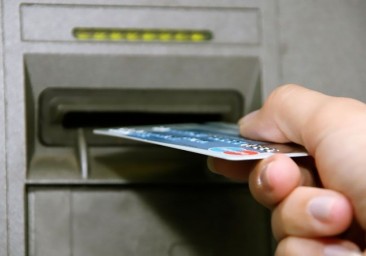 
​Житель Калининска подозревается в хищении денежных средств с кредитной карты матери
