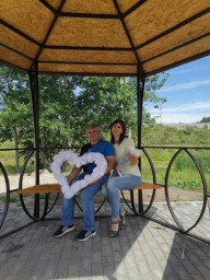 
В День семьи, любви и верности в Лысых Горах поздравили пары, отмечающие юбилеи семейной жизни
