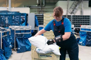 
Опрос Почты России: почти 60% россиян планируют покупать товары на распродажах только онлайн
