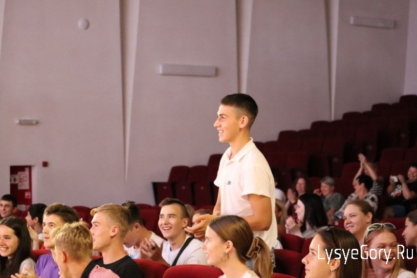 Благодаря «Университетским сменам» ученик школы №2 Лысых Гор познакомился с Смоленским государств
Благодаря «Университетским сменам» ученик школы №2 Лысых Гор познакомился с Смоленским государств