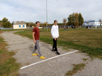 На стадионе в Лысых Горах прошли соревнования по легкой атлетике
На стадионе в Лысых Горах прошли соревнования по легкой атлетике