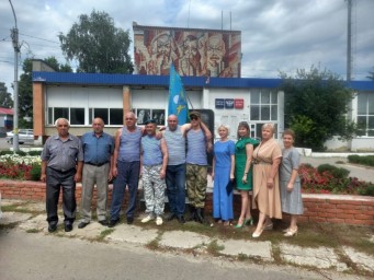 
В Лысых Горах прошел митинг к Дню Воздушно-десантных войск
