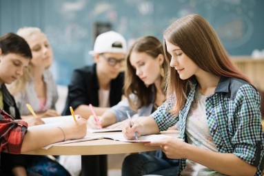 
Саратовский студент может успеть что угодно! Написать курсовую, сдать зачет и поучаствовать в пере