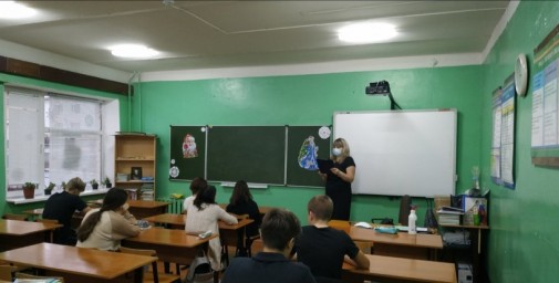 
В рамках празднования Дня Конституции Лысогорский филиал ГБУ РЦ &laquo;Молодежь плюс&raquo; провел ряд меропри