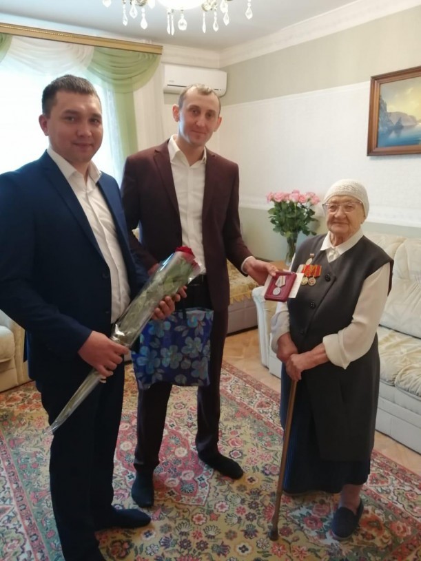 В Лысогорском районе продолжаются мероприятия по вручению труженикам тыла юбилейной медали "75 лет П