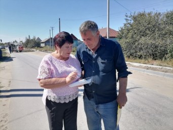 
Представители Общественного совета осмотрели ход работ по строительству тротуара по улице Централь