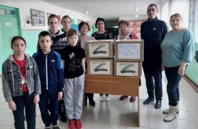 
Жители поселка Раздольное принимают участие в акции "С теплом из дома"
