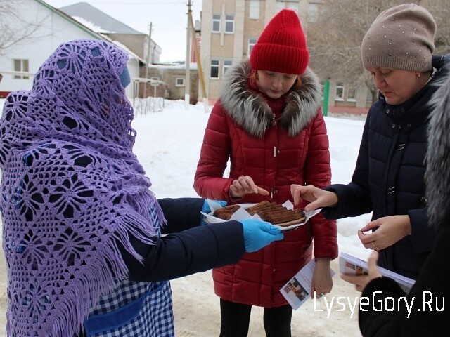 
Жители района приняли участие в акции "Блокадный хлеб"
