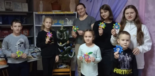 
В Бахметьевской библиотеке прошёл мастер-класс "Символ Рождества"
