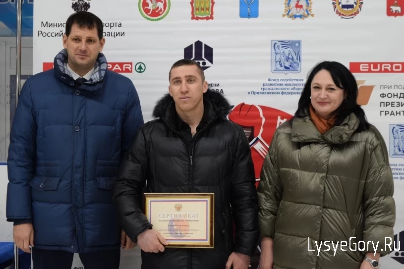 
Тренер команды "Подсолнух" Телман Магомедалиев признан одним из лучших сельских тренеров
