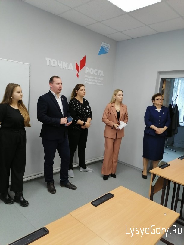 Депутат Саратовской областной Думы Дмитрий Грачев посетил с рабочим визитом школу №2 р.п. Лысые Го
Депутат Саратовской областной Думы Дмитрий Грачев посетил с рабочим визитом школу №2 р.п. Лысые Го