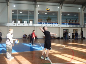 
На базе ФОК «Олимп» прошел районный этап по волейболу среди школьных команд в рамках Президентских