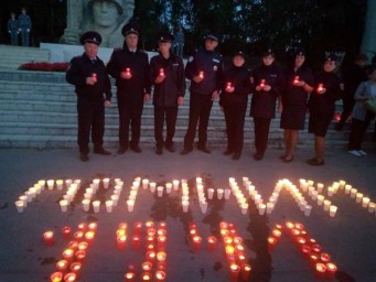 
Сотрудники МО МВД России «Калининский» приняли участие в Общероссийской акции «Свеча памяти»
