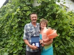 Семья из Лысогорского района
награждена медалью «За любовь и верность»