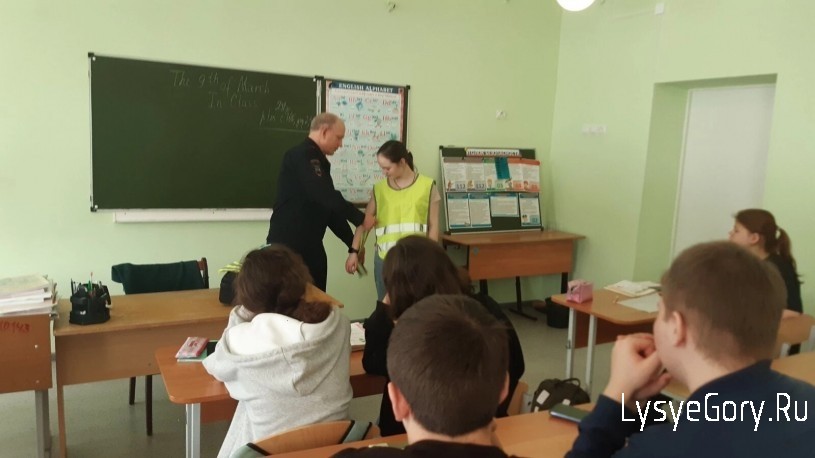 Для учащихся школы №1 проведены беседы по безопасному поведению на дороге
Для учащихся школы №1 проведены беседы по безопасному поведению на дороге