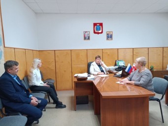 
Глава Лысогорского района Валентина Фимушкина провела прямую телефонную линию с населением
