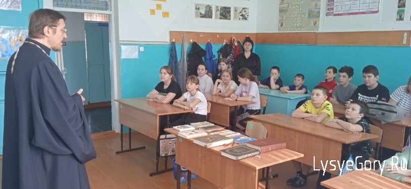 Для учащихся школы села Бутырки проведено мероприятие, посвященное Дню православной книги
Для учащихся школы села Бутырки проведено мероприятие, посвященное Дню православной книги