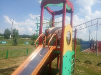
На детской площадке при МБУ "Олимп" оперативно проведен ремонт испорченных конструкций и замена по