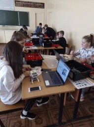 В Лысогорскую школу №1 приехал мобильный кванториум