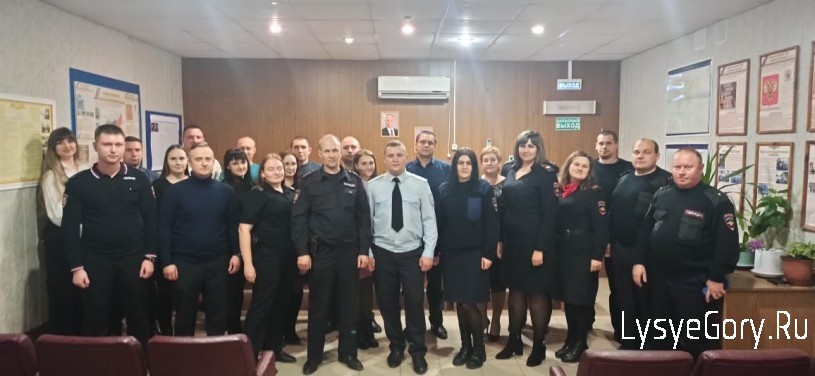 Поздравление главы Валентины Фимушкиной с Днём сотрудника органов внутренних дел
Поздравление главы Валентины Фимушкиной с Днём сотрудника органов внутренних дел