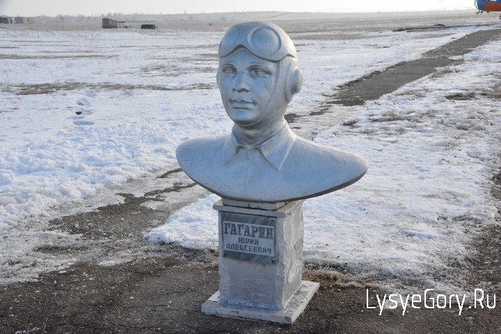 Саратовский
аэроклуб, где Юрий Гагарин совершил первый полет, признали достопримечательным местом
Саратовский
аэроклуб, где Юрий Гагарин совершил первый полет, признали достопримечательным местом