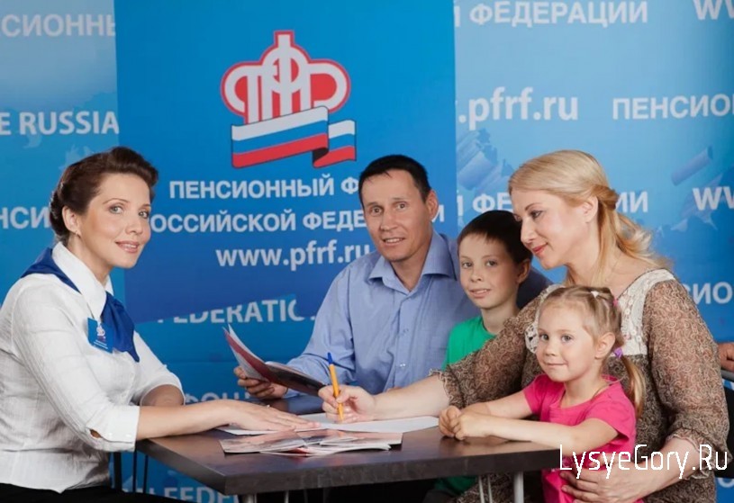 
Заявления на две новые выплаты семьям начнут приниматься с 1 июля
