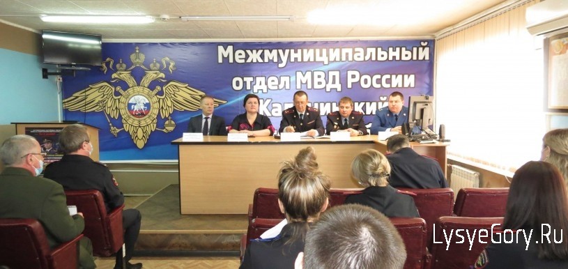 Личному составу МО МВД России «Калининский» представлен новый руководитель
Личному составу МО МВД России «Калининский» представлен новый руководитель
