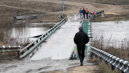 В Саратовской области под водой скрылись 12 мостов