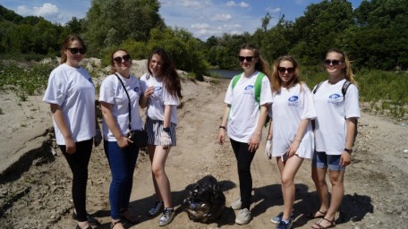 Сегодня специалисты и волонтеры Лысогорского филиала ГБУ РЦ «Молодежь плюс» провели экологическую  а