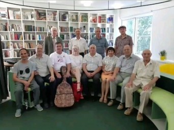 Лысогорскую центральную библиотеку посетили члены регионального отделения "Союз писателей России"