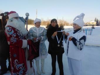 
В Лысых Горах прошла акция "Здоровый в Новый год"
