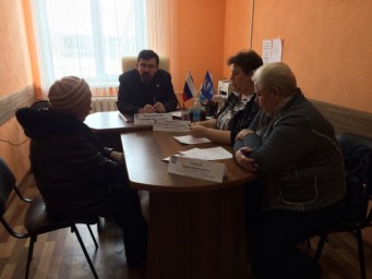 В общественной приемной Лысогорского местного отделения партии &laquo;Единая Россия&raquo; прием граждан по личн