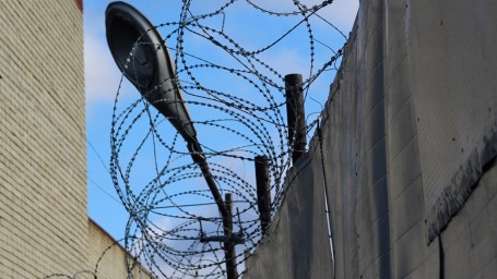 Два наркомана получили сроки за "групповые насильственные действия" Два наркомана получили сроки за "групповые насильственные действия"