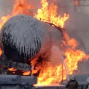 В посёлке Лысые Горы произошло возгорание цистерны с мазутом